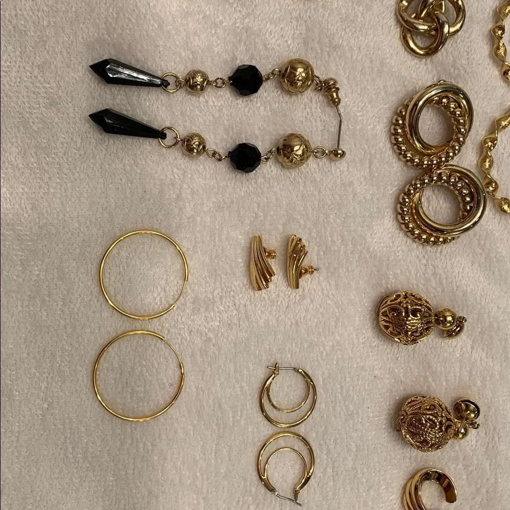 Elegant Gold and Black Jewelry Set